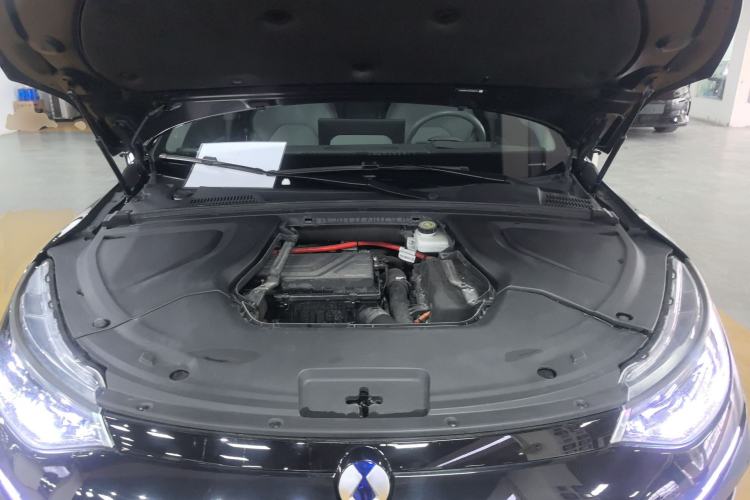 Used Denza N8 2023 Four-Wheel Drive Ultra-Hybrid Flagship Seven-Seater Version Engine Bay
