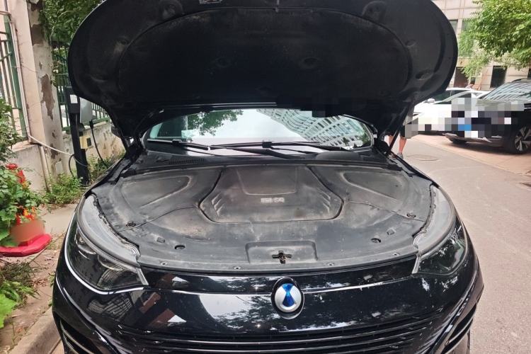 Used Denza N8 2023 Four-Wheel Drive Ultra-Hybrid Flagship Six-Seater Version Engine Bay