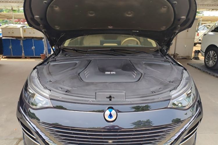 Used Denza N8 2023 Four-Wheel Drive Ultra-Hybrid Flagship Six-Seater Version Engine Bay