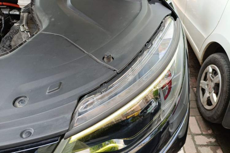 Used Denza N8 2023 Four-Wheel Drive Ultra-Hybrid Flagship Six-Seater Version Engine Bay Left