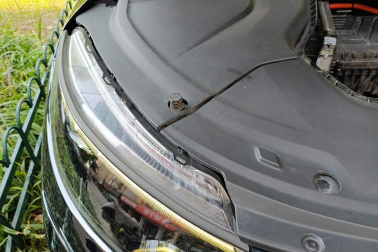 Used Denza N8 2023 Four-Wheel Drive Ultra-Hybrid Flagship Six-Seater Version Engine Bay Right