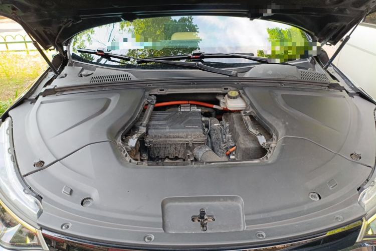 Used Denza N8 2023 Four-Wheel Drive Ultra-Hybrid Flagship Six-Seater Version Engine Bay