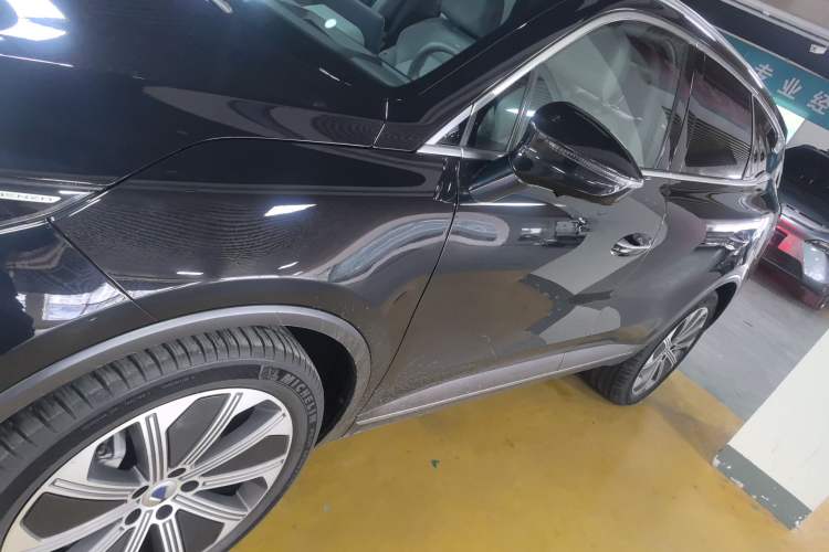 Used Denza N8 2023 Four-Wheel Drive Ultra-Hybrid Flagship Seven-Seater Version Exterior 3