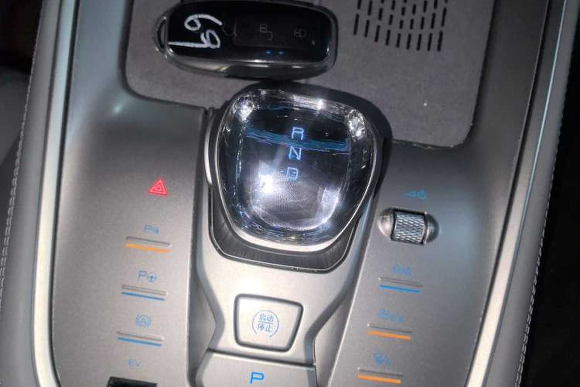 Used Denza N8 2023 Four-Wheel Drive Ultra-Hybrid Flagship Seven-Seater Version Gear Lever