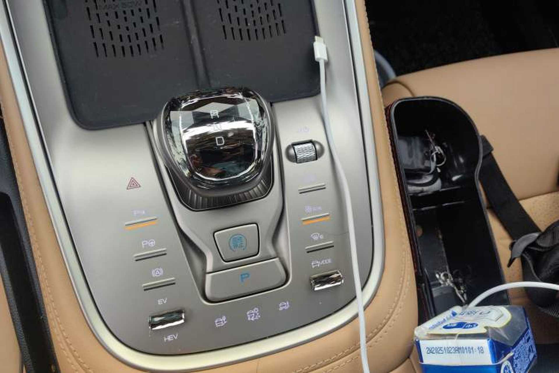 Used Denza N8 2023 Four-Wheel Drive Ultra-Hybrid Flagship Seven-Seater Version Gear Lever