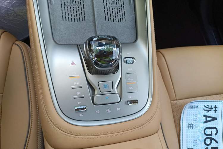 Used Denza N8 2023 Four-Wheel Drive Ultra-Hybrid Flagship Six-Seater Version Gear Lever
