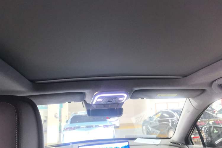 Used Denza N8 2023 Four-Wheel Drive Ultra-Hybrid Flagship Seven-Seater Version Headliner
