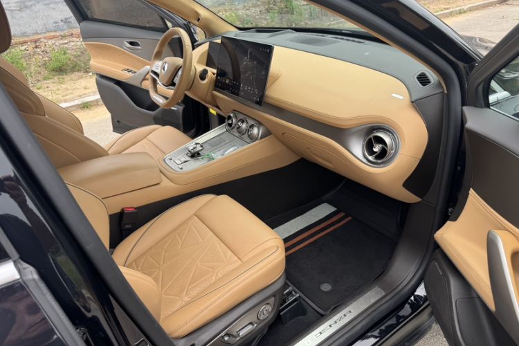 Used Denza N8 2023 Four-Wheel Drive Ultra-Hybrid Flagship Six-Seater Version Interior 2