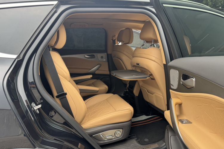 Used Denza N8 2023 Four-Wheel Drive Ultra-Hybrid Flagship Six-Seater Version Interior 7