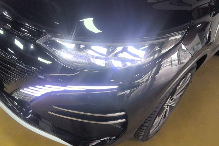 Used Denza N8 2023 Four-Wheel Drive Ultra-Hybrid Flagship Seven-Seater Version Left Front Headlight