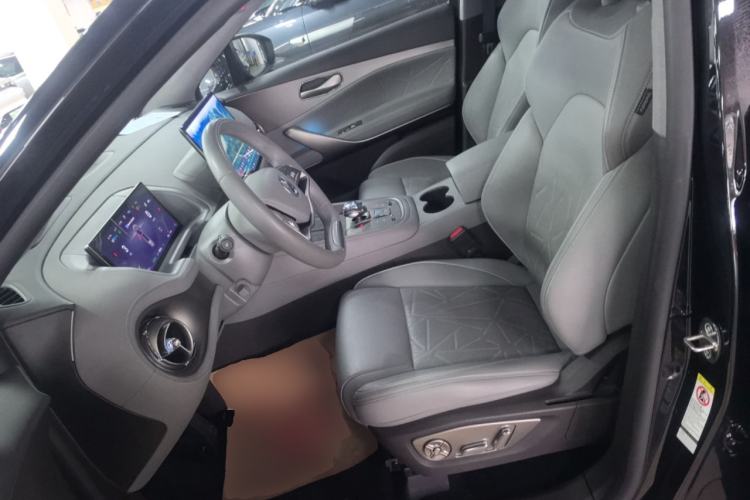 Used Denza N8 2023 Four-Wheel Drive Ultra-Hybrid Flagship Seven-Seater Version Left Front Seat