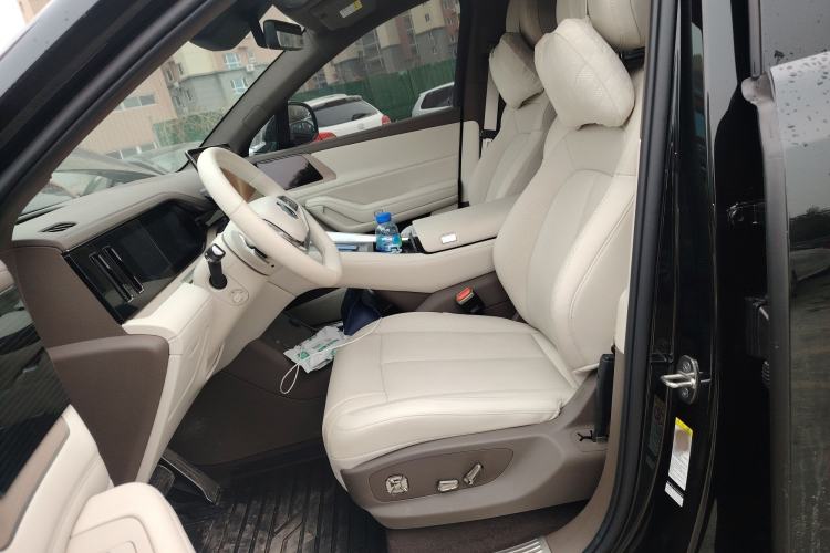 Used Denza N8 2023 Four-Wheel Drive Ultra-Hybrid Flagship Six-Seater Version Left Front Seat