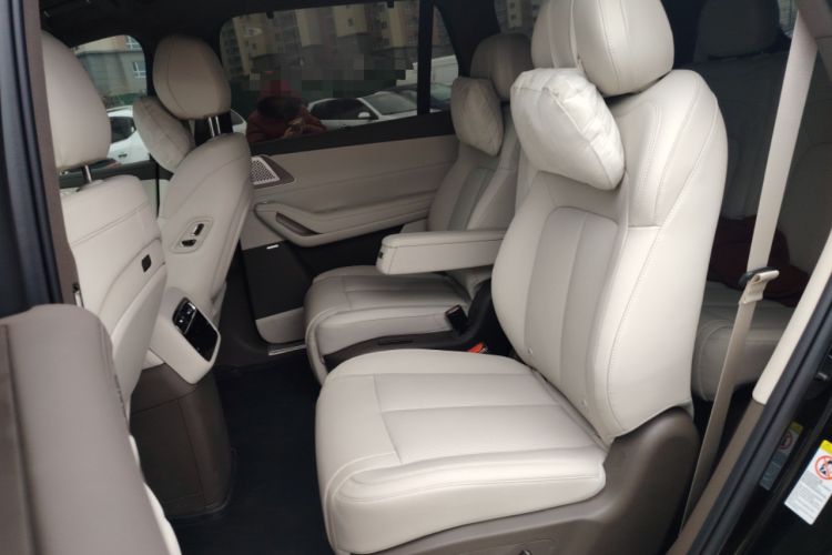 Used Denza N8 2023 Four-Wheel Drive Ultra-Hybrid Flagship Six-Seater Version Left Rear Seat