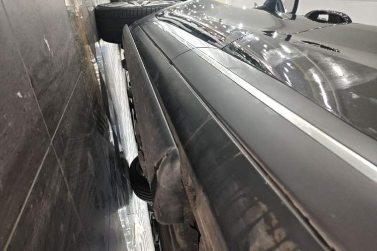 Used Denza N8 2023 Four-Wheel Drive Ultra-Hybrid Flagship Six-Seater Version Left Side Sill