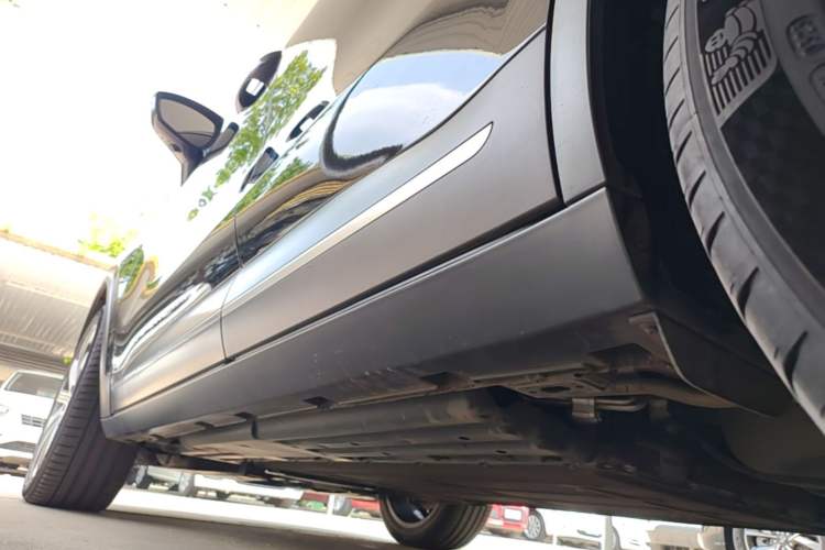 Used Denza N8 2023 Four-Wheel Drive Ultra-Hybrid Flagship Six-Seater Version Left Side Sill