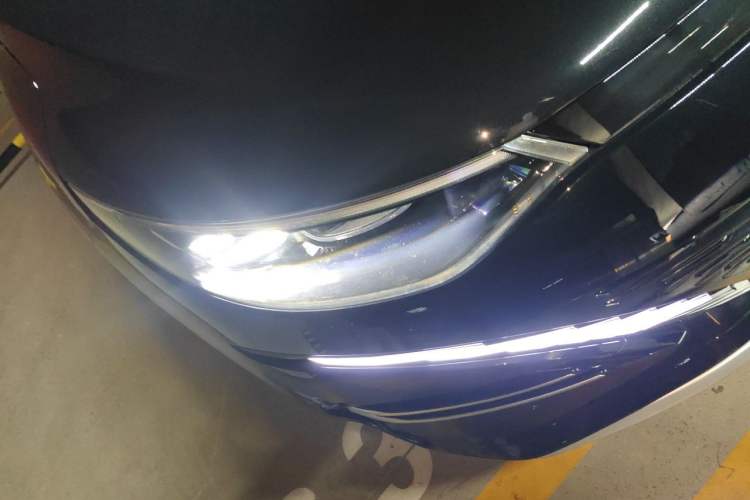 Used Denza N8 2023 Four-Wheel Drive Ultra-Hybrid Flagship Seven-Seater Version Right Front Headlight