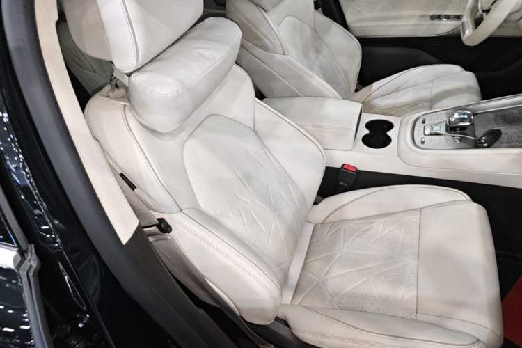 Used Denza N8 2023 Four-Wheel Drive Ultra-Hybrid Flagship Six-Seater Version Right Front Seat