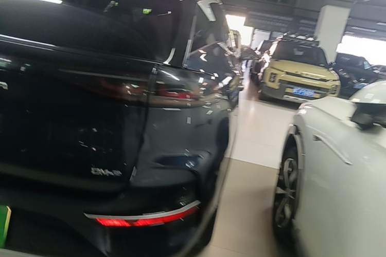 Used Denza N8 2023 Four-Wheel Drive Ultra-Hybrid Flagship Six-Seater Version Right Rear Taillight