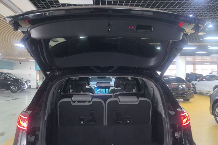 Used Denza N8 2023 Four-Wheel Drive Ultra-Hybrid Flagship Seven-Seater Version Trunk