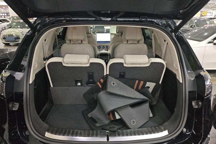 Used Denza N8 2023 Four-Wheel Drive Ultra-Hybrid Flagship Six-Seater Version Trunk