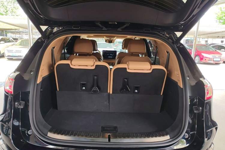 Used Denza N8 2023 Four-Wheel Drive Ultra-Hybrid Flagship Six-Seater Version Trunk