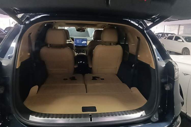 Used Denza N8 2023 Four-Wheel Drive Ultra-Hybrid Flagship Six-Seater Version Trunk