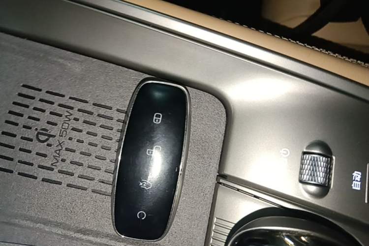 Used Denza N8 2023 Four-Wheel Drive Ultra-Hybrid Flagship Six-Seater Version Vehicle Key