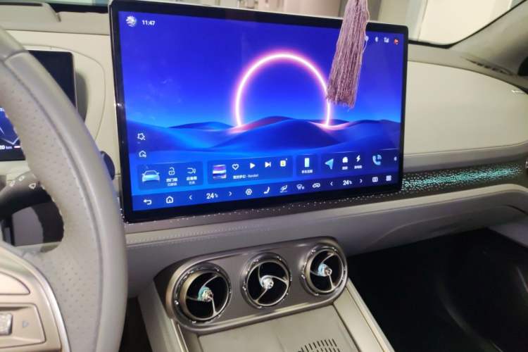 Used Denza N8 2023 Four-Wheel Drive Ultra-Hybrid Flagship Six-Seater Version Audio And AC Panel