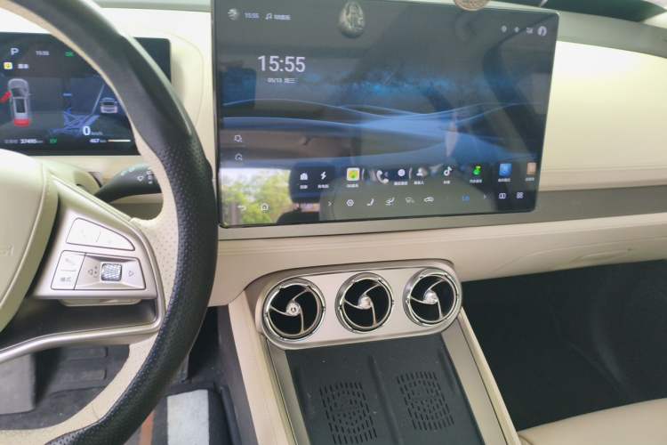 Used Denza N8 2023 Four-Wheel Drive Ultra-Hybrid Flagship Six-Seater Version Audio And AC Panel