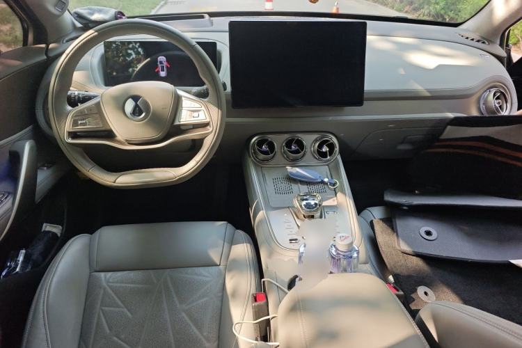 Used Denza N8 2023 Four-Wheel Drive Ultra-Hybrid Flagship Six-Seater Version Center Console