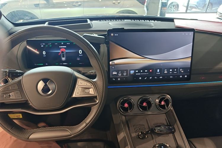 Used Denza N8 2023 Four-Wheel Drive Ultra-Hybrid Flagship Six-Seater Version Center Console