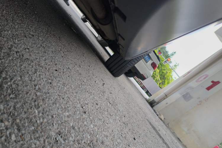 Used Denza N8 2023 Four-Wheel Drive Ultra-Hybrid Flagship Six-Seater Version Chassis Rear Right