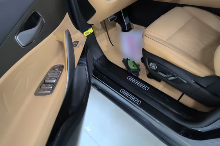 Used Denza N8 2023 Four-Wheel Drive Ultra-Hybrid Flagship Six-Seater Version Driver Seat