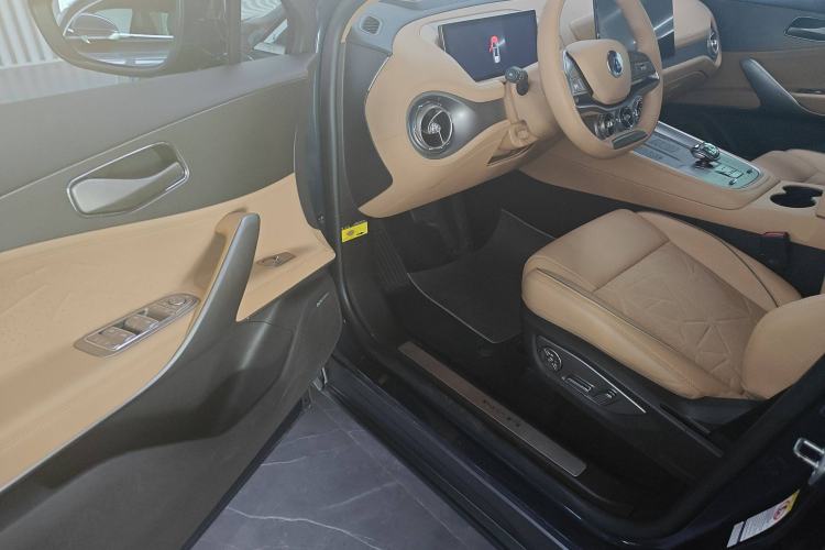 Used Denza N8 2023 Four-Wheel Drive Ultra-Hybrid Flagship Six-Seater Version Driver Seat