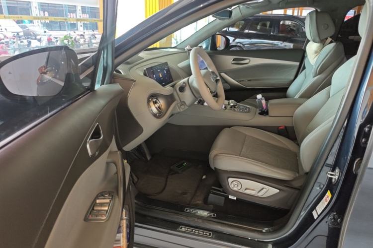 Used Denza N8 2023 Four-Wheel Drive Ultra-Hybrid Flagship Six-Seater Version Driver Seat