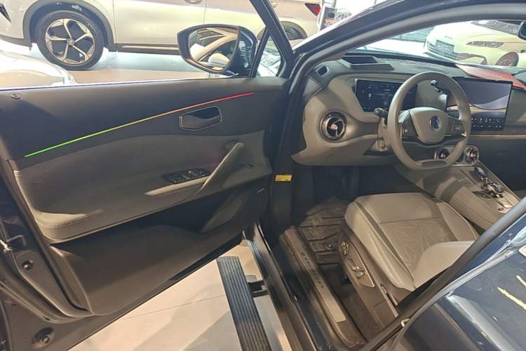 Used Denza N8 2023 Four-Wheel Drive Ultra-Hybrid Flagship Six-Seater Version Driver Seat