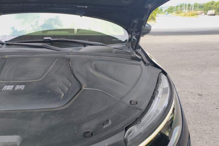 Used Denza N8 2023 Four-Wheel Drive Ultra-Hybrid Flagship Six-Seater Version Engine Bay Left
