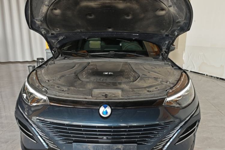 Used Denza N8 2023 Four-Wheel Drive Ultra-Hybrid Flagship Six-Seater Version Engine Bay
