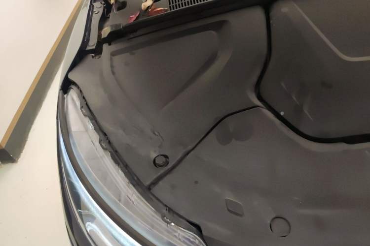 Used Denza N8 2023 Four-Wheel Drive Ultra-Hybrid Flagship Six-Seater Version Engine Bay Right