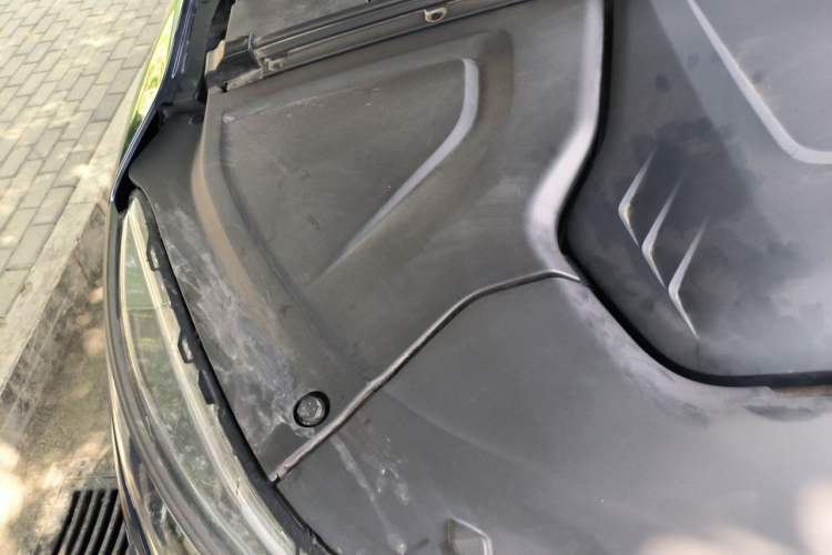 Used Denza N8 2023 Four-Wheel Drive Ultra-Hybrid Flagship Six-Seater Version Engine Bay Right
