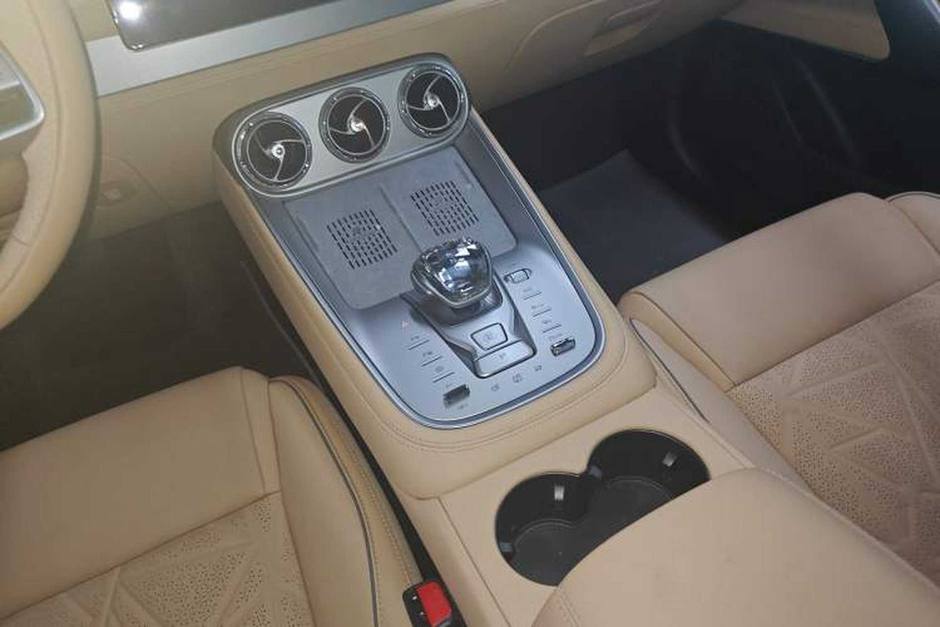 Used Denza N8 2023 Four-Wheel Drive Ultra-Hybrid Flagship Six-Seater Version Gear Lever