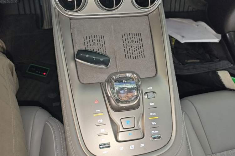 Used Denza N8 2023 Four-Wheel Drive Ultra-Hybrid Flagship Six-Seater Version Gear Lever