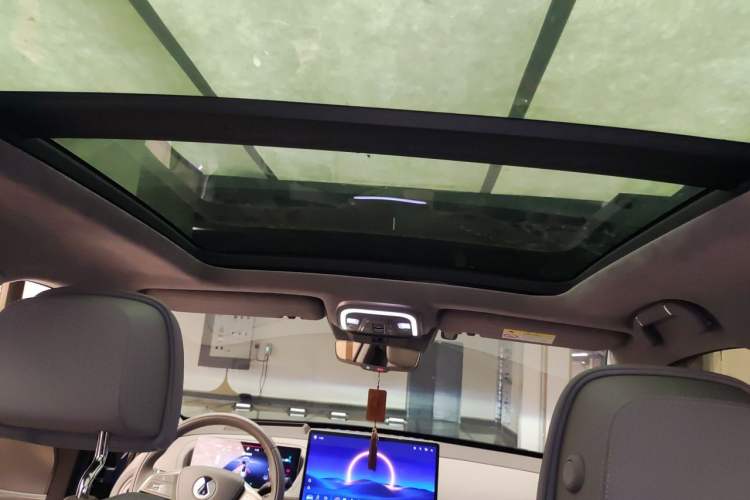 Used Denza N8 2023 Four-Wheel Drive Ultra-Hybrid Flagship Six-Seater Version Headliner