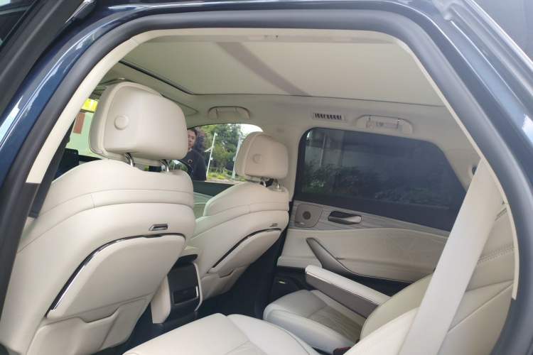 Used Denza N8 2023 Four-Wheel Drive Ultra-Hybrid Flagship Six-Seater Version Headliner