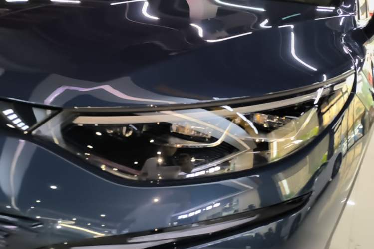 Used Denza N8 2023 Four-Wheel Drive Ultra-Hybrid Flagship Six-Seater Version Left Front Headlight