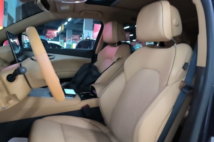 Used Denza N8 2023 Four-Wheel Drive Ultra-Hybrid Flagship Six-Seater Version Left Front Seat