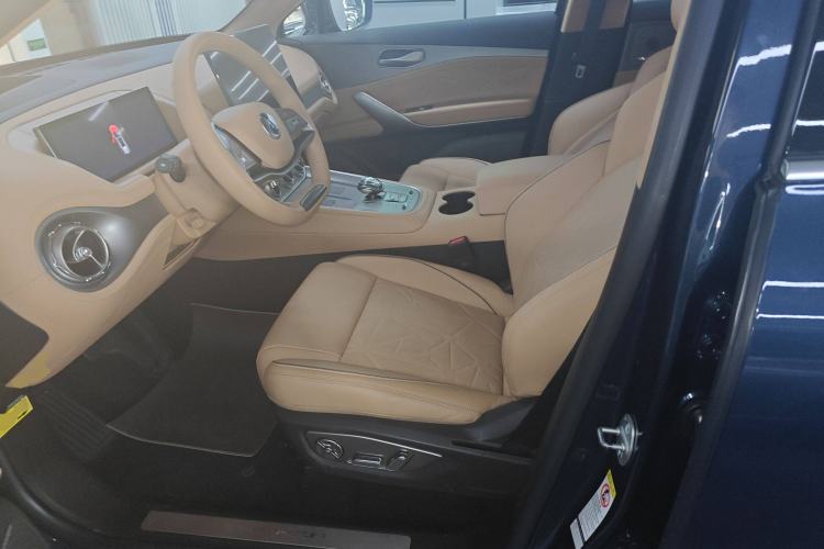 Used Denza N8 2023 Four-Wheel Drive Ultra-Hybrid Flagship Six-Seater Version Left Front Seat