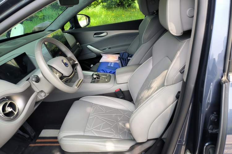 Used Denza N8 2023 Four-Wheel Drive Ultra-Hybrid Flagship Six-Seater Version Left Front Seat
