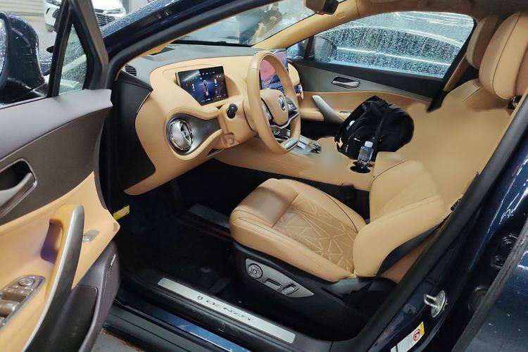Used Denza N8 2023 Four-Wheel Drive Ultra-Hybrid Flagship Six-Seater Version Left Front Seat