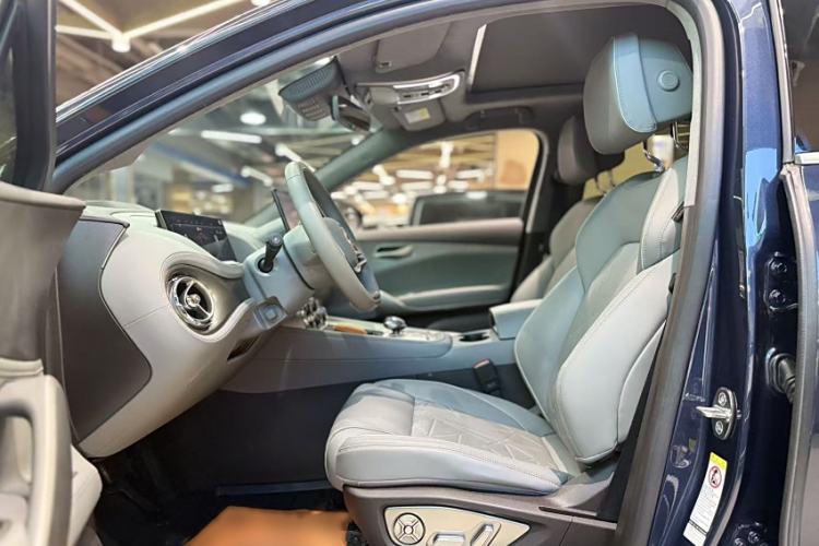 Used Denza N8 2023 Four-Wheel Drive Ultra-Hybrid Flagship Seven-Seater Version Left Front Seat